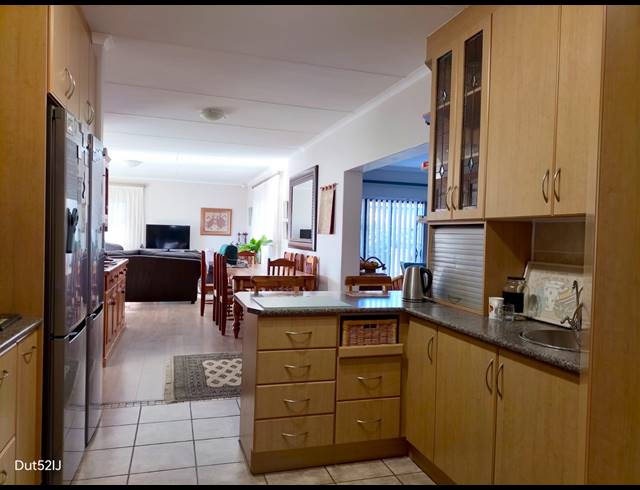 4 BEDROOM HOUSE FOR SALE IN FRAAIUITSIG